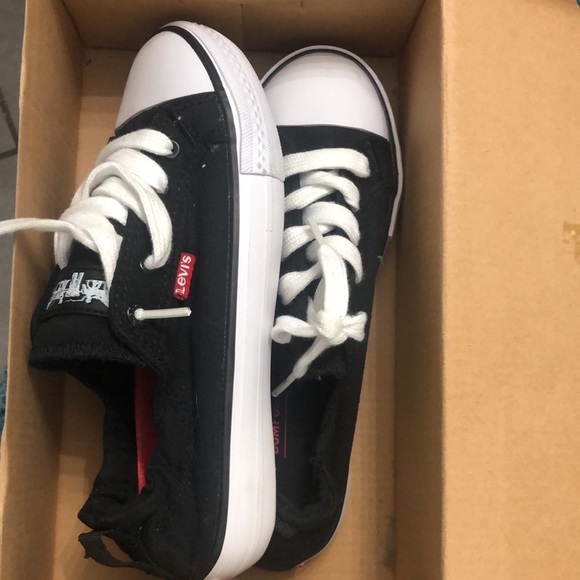Cute 👟 Levi’s new, no tags 🏷 - Picture 3 of 5